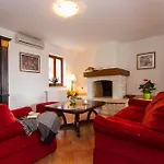 Villa Marina, Spacious 4 Bedroom With Access To Two Shared Pools Koromačno