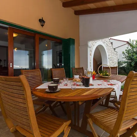 Marina, Spacious 4 Bedroom With Access To Two Shared Pools *