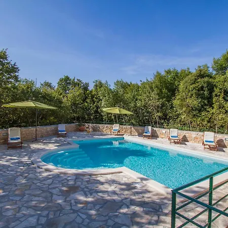 Marina, Spacious 4 Bedroom With Access To Two Shared Pools * Koromačno