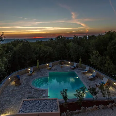 Marina, Spacious 4 Bedroom With Access To Two Shared Pools