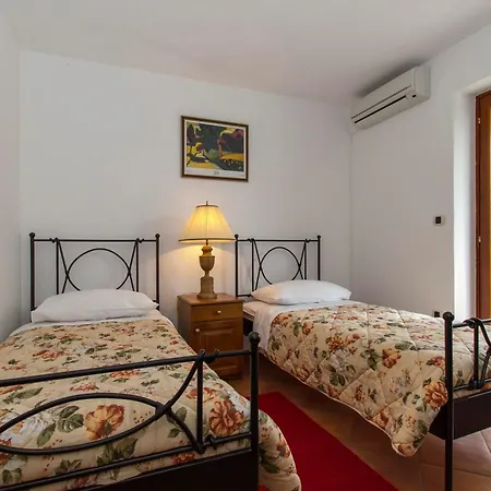 Marina, Spacious 4 Bedroom With Access To Two Shared Pools