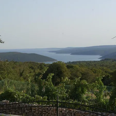 Marina, Spacious 4 Bedroom With Access To Two Shared Pools * Koromačno