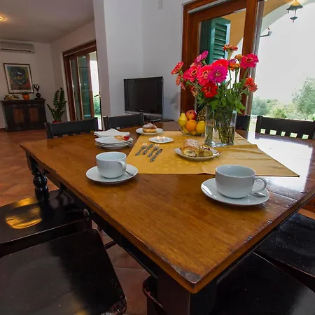 Marina, Spacious 4 Bedroom With Access To Two Shared Pools Villa Koromačno