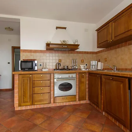 Marina, Spacious 4 Bedroom With Access To Two Shared Pools Villa *