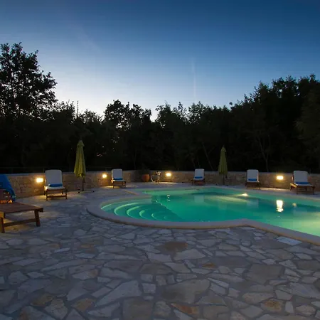 Marina, Spacious 4 Bedroom With Access To Two Shared Pools * Koromačno