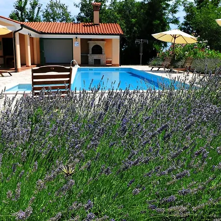 Villa Marina, Spacious 4 Bedroom With Access To Two Shared Pools