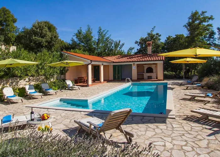 Marina, Spacious 4 Bedroom With Access To Two Shared Pools * Koromačno