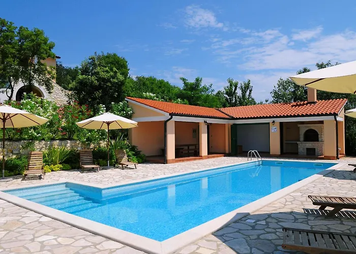 Marina, Spacious 4 Bedroom With Access To Two Shared Pools * Koromačno