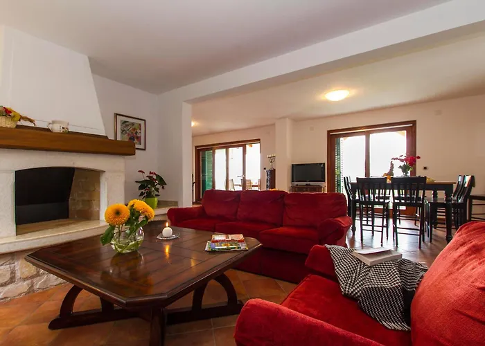 Marina, Spacious 4 Bedroom With Access To Two Shared Pools Willa Koromačno