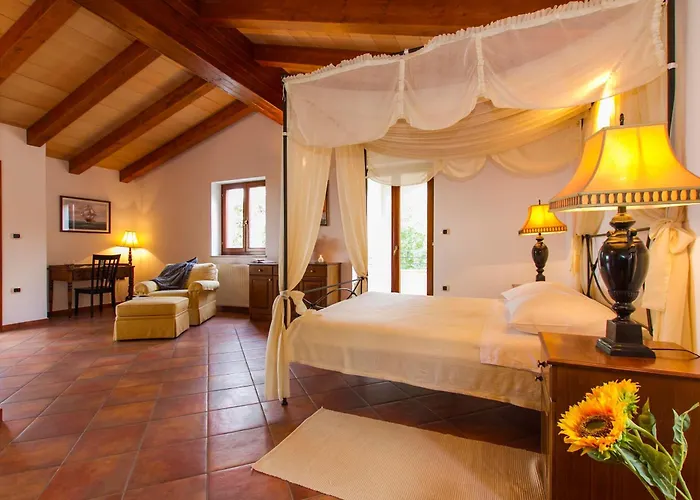 Marina, Spacious 4 Bedroom With Access To Two Shared Pools Koromačno