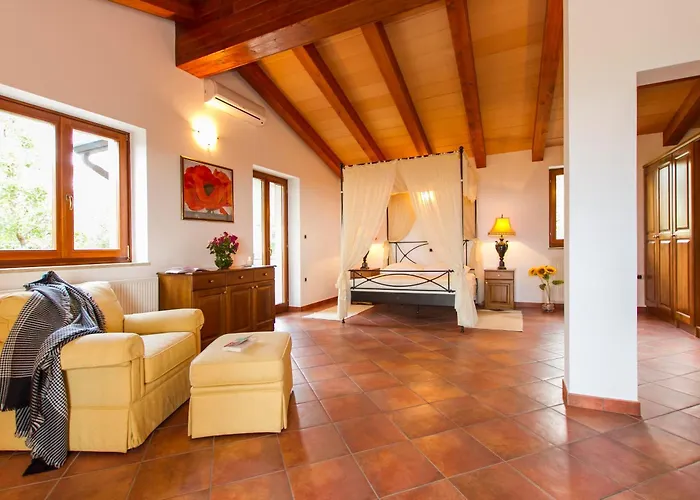 Marina, Spacious 4 Bedroom With Access To Two Shared Pools *