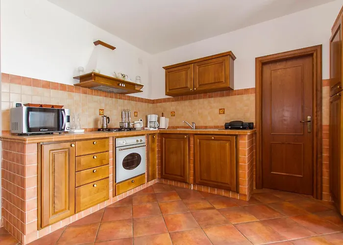 Marina, Spacious 4 Bedroom With Access To Two Shared Pools