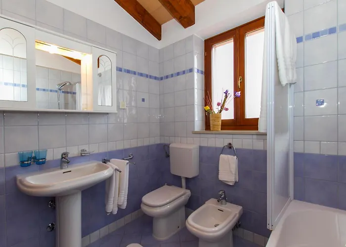 Marina, Spacious 4 Bedroom With Access To Two Shared Pools *