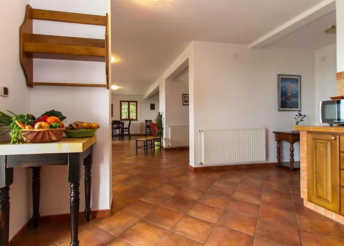 Marina, Spacious 4 Bedroom With Access To Two Shared Pools Willa