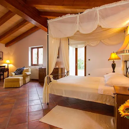 Marina, Spacious 4 Bedroom With Access To Two Shared Pools Koromačno