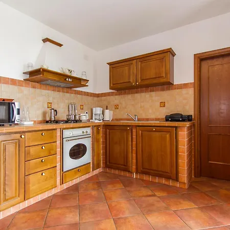 Marina, Spacious 4 Bedroom With Access To Two Shared Pools