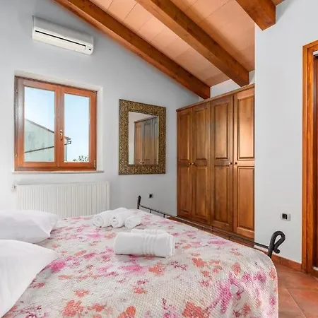 Marina, Spacious 4 Bedroom With Access To Two Shared Pools *