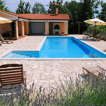 Vila Marina, Spacious 4 Bedroom With Access To Two Shared Pools Koromačno