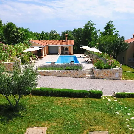 Vila Marina, Spacious 4 Bedroom With Access To Two Shared Pools